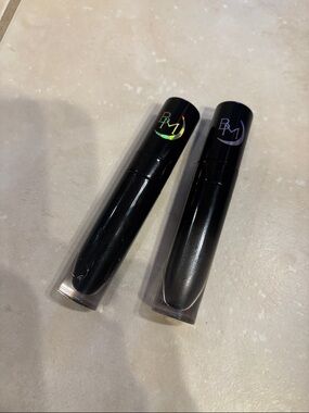 Lipstick Liquid Matte black  and metallic gray by Black Moon Cosmetics